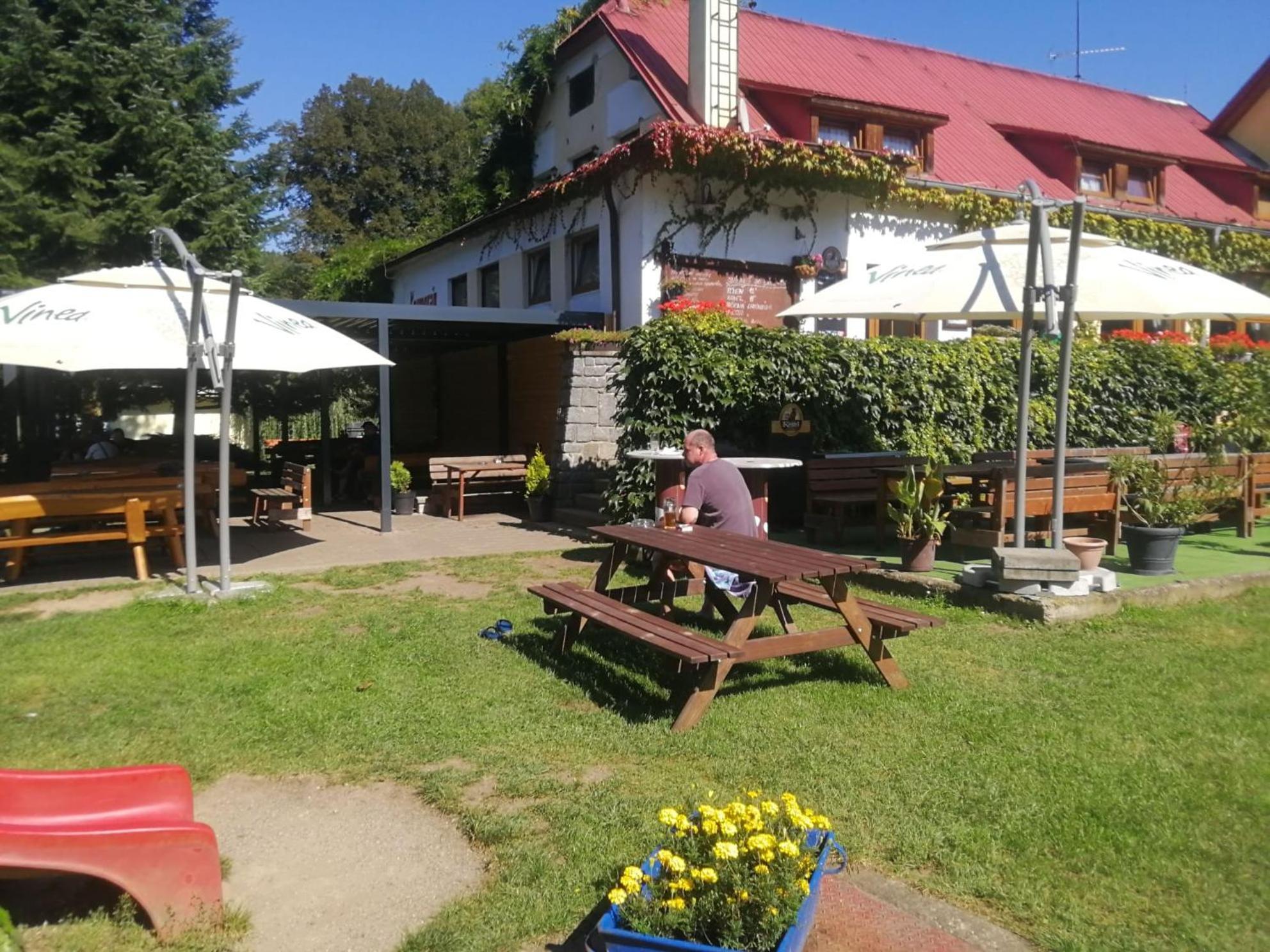 Hotel Kormoran Zlenice Buitenkant foto